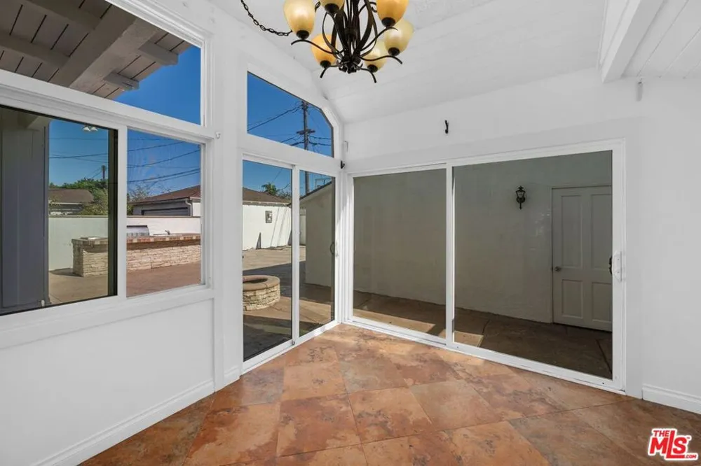 6322 W 78TH PLACE Los Angeles, CA 90045