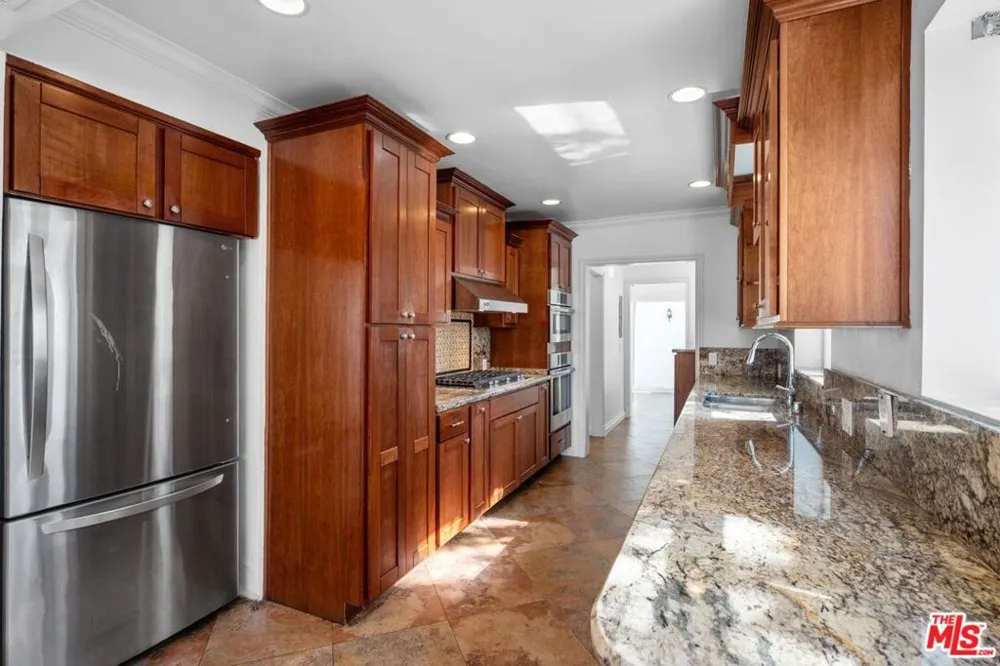 6322 W 78TH PLACE Los Angeles, CA 90045