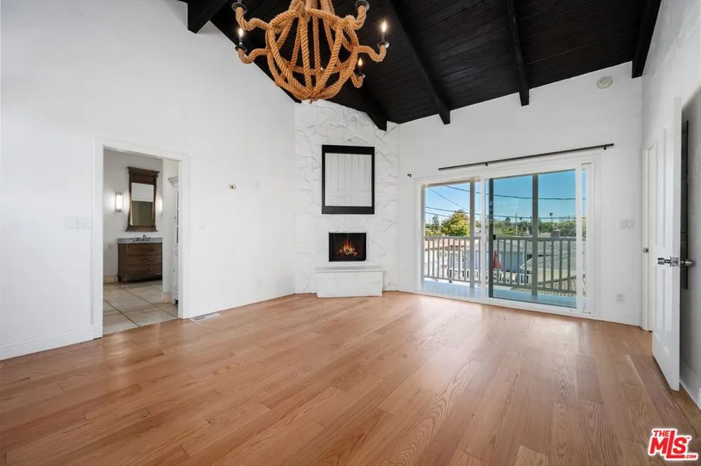 6322 W 78TH PLACE Los Angeles, CA 90045
