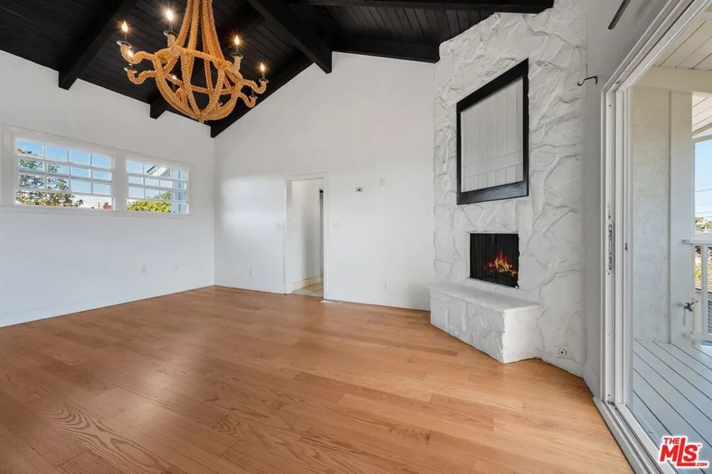 6322 W 78TH PLACE Los Angeles, CA 90045