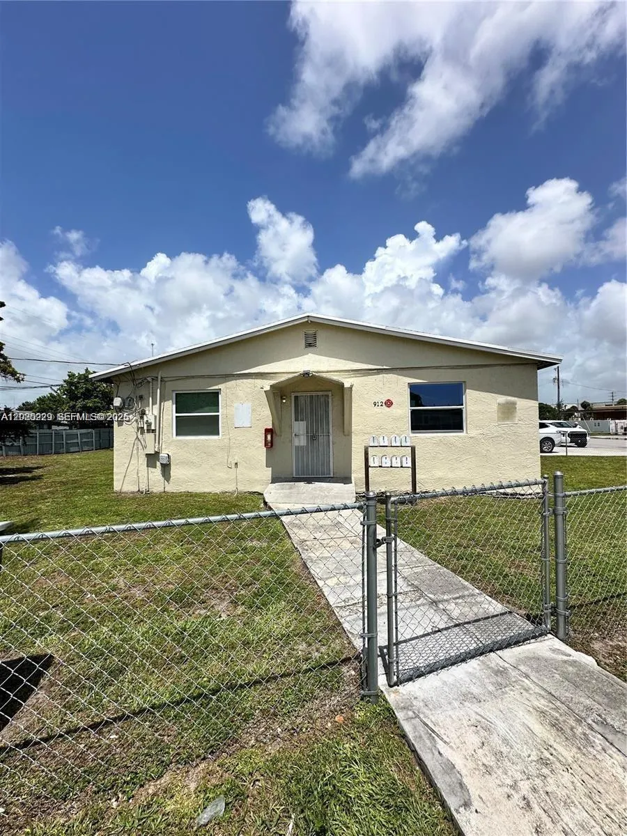 912 NW 9th Ave #8 Hallandale Beach, FL 33009