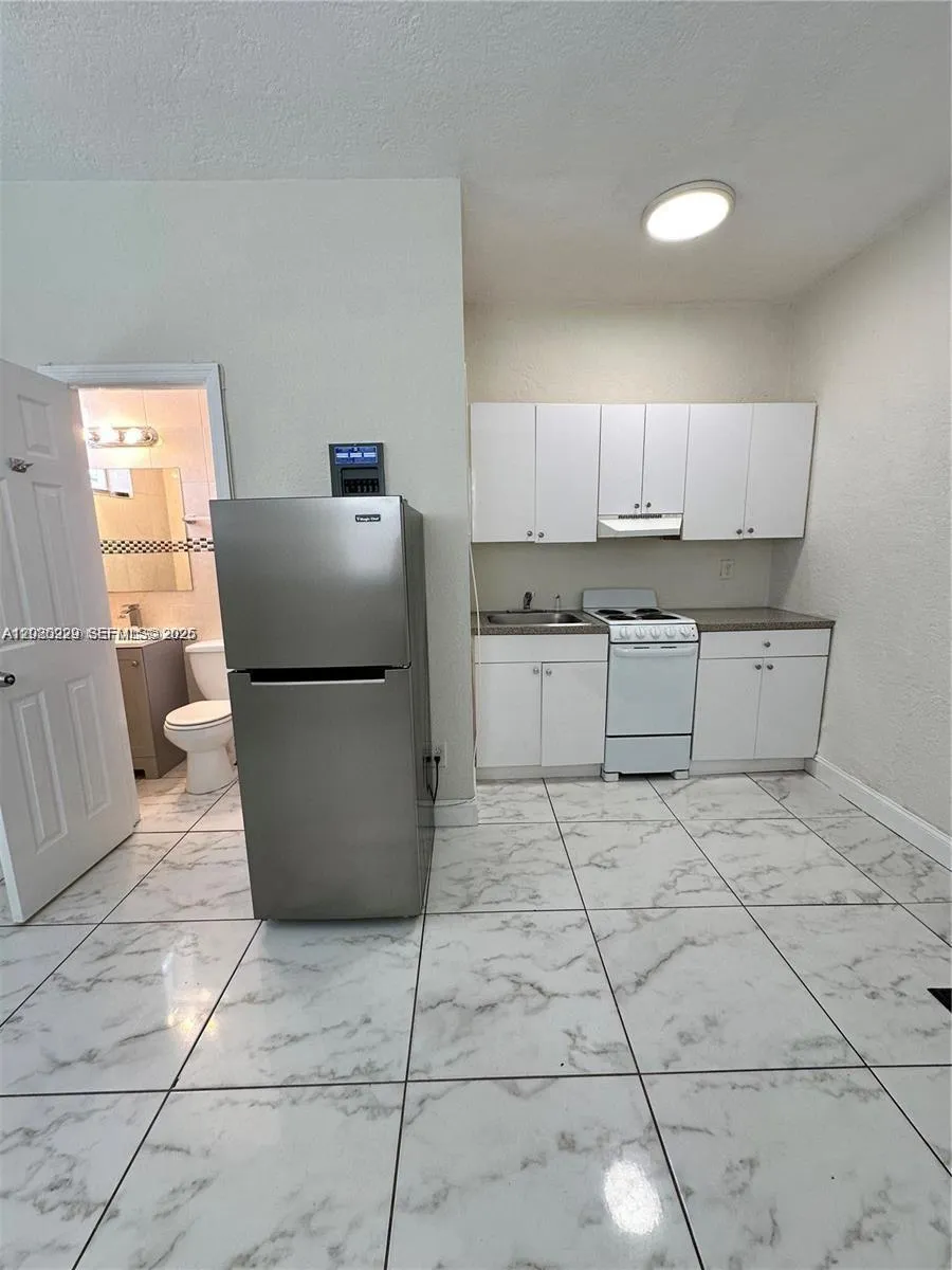 912 NW 9th Ave #8 Hallandale Beach, FL 33009