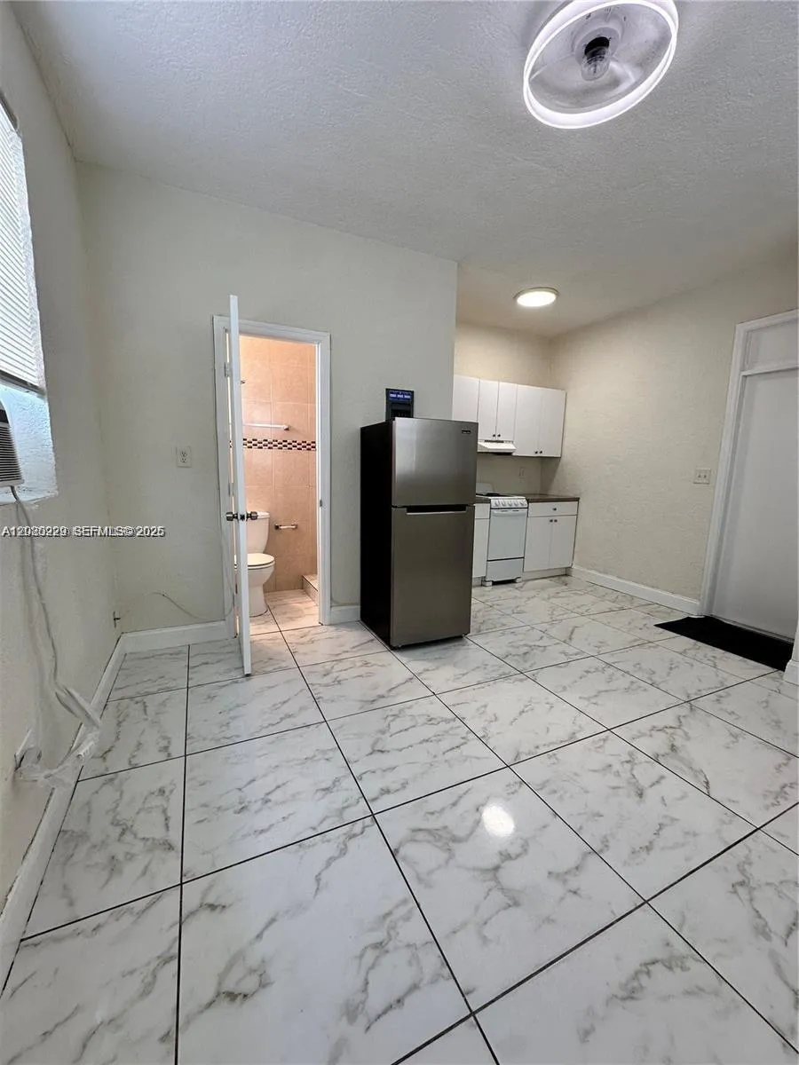 912 NW 9th Ave #8 Hallandale Beach, FL 33009