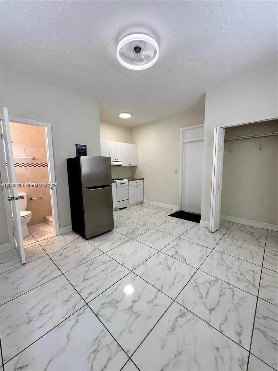 912 NW 9th Ave #8 Hallandale Beach, FL 33009