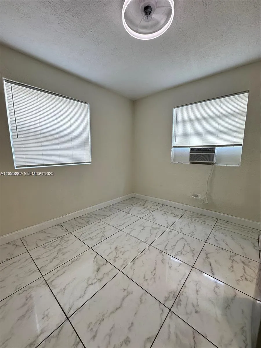 912 NW 9th Ave #8 Hallandale Beach, FL 33009