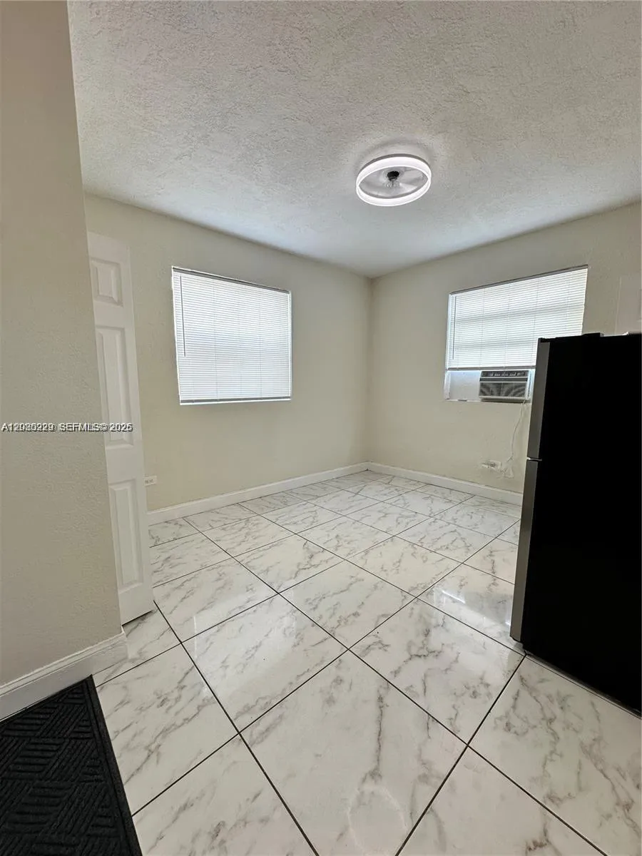 912 NW 9th Ave #8 Hallandale Beach, FL 33009
