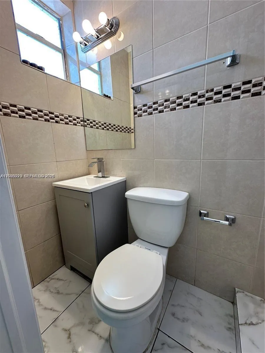 912 NW 9th Ave #8 Hallandale Beach, FL 33009