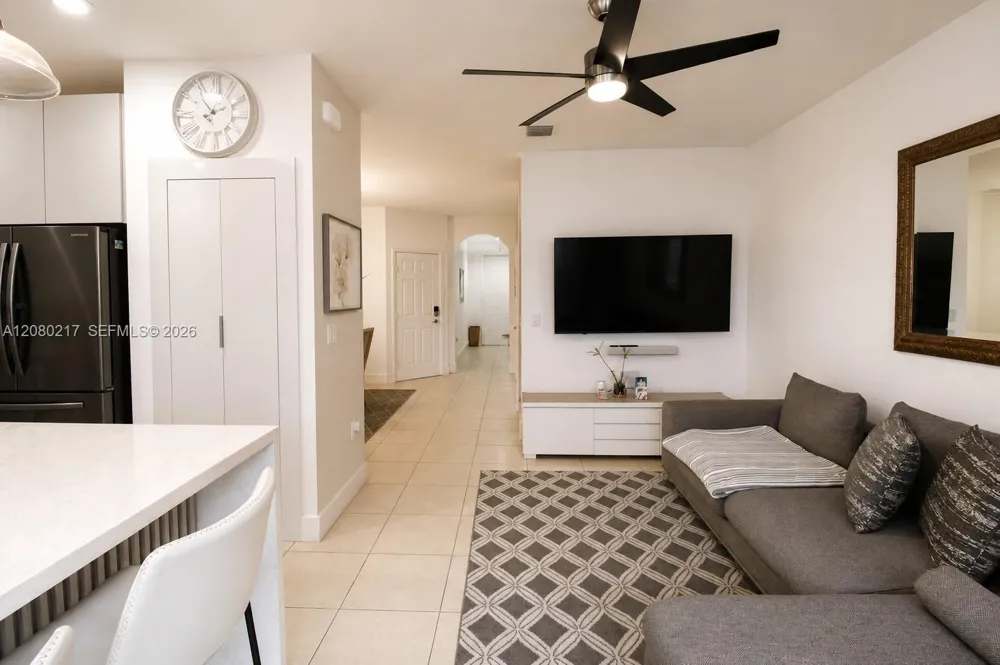 10327 NW 89th Ter Doral, FL 33178