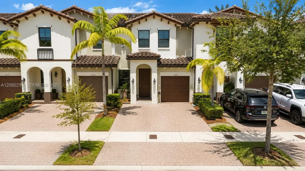 10327 NW 89th Ter Doral, FL 33178