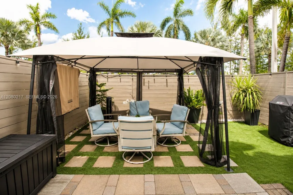 10327 NW 89th Ter Doral, FL 33178