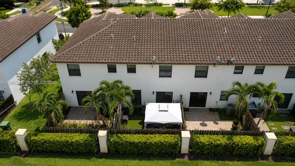 10327 NW 89th Ter Doral, FL 33178