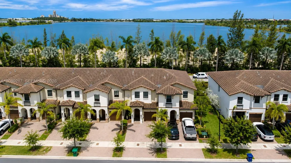 10327 NW 89th Ter Doral, FL 33178