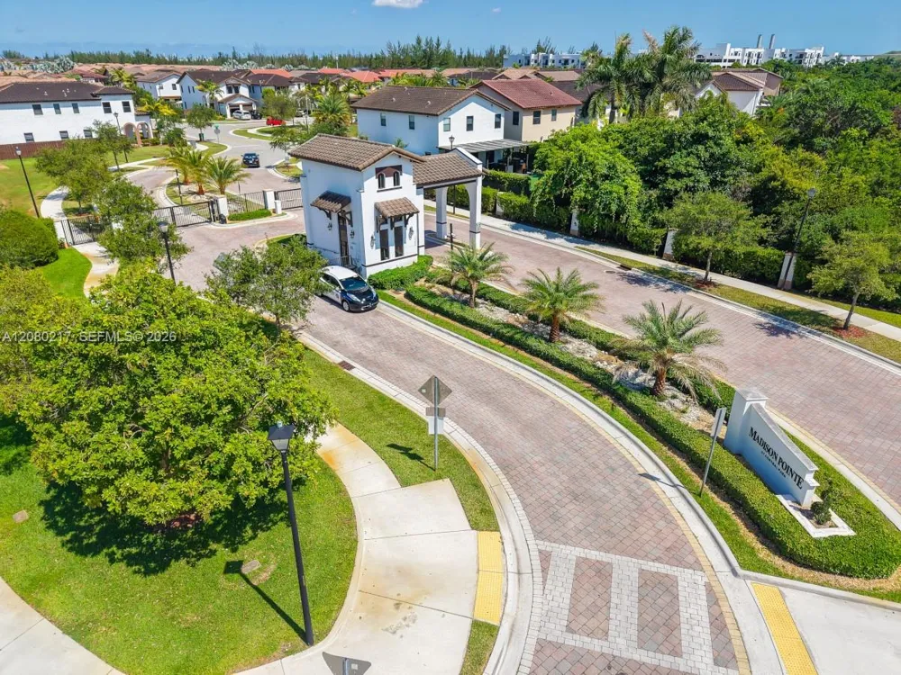10327 NW 89th Ter Doral, FL 33178