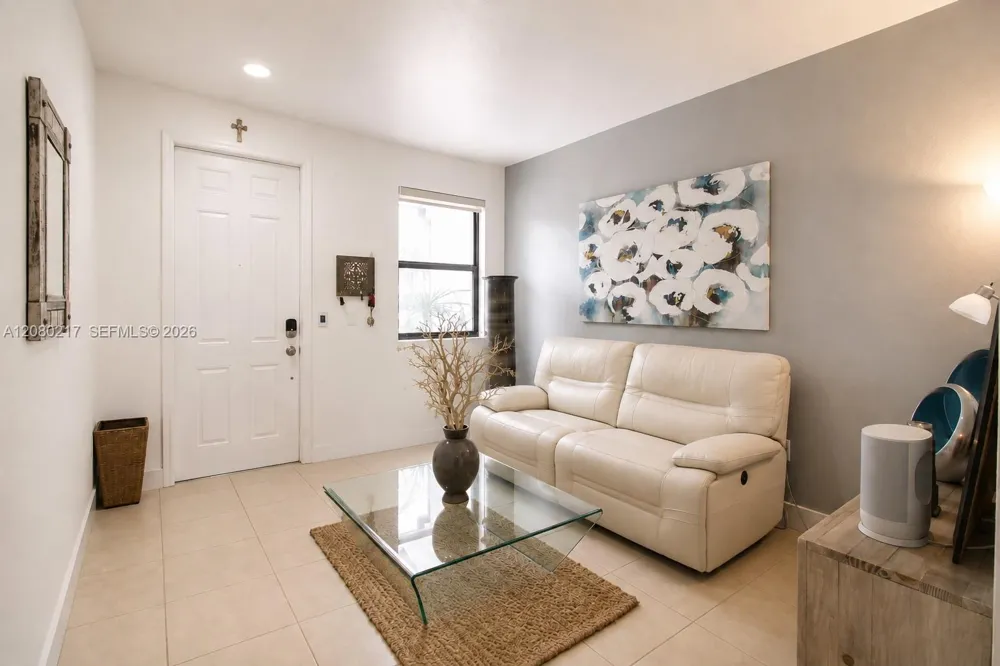 10327 NW 89th Ter Doral, FL 33178