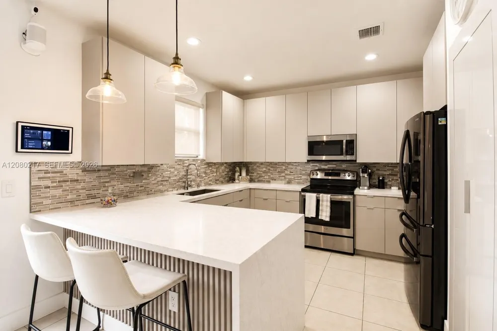 10327 NW 89th Ter Doral, FL 33178