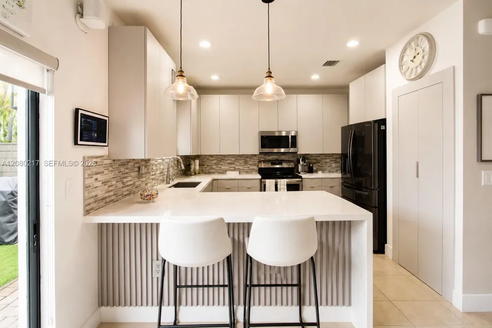 10327 NW 89th Ter Doral, FL 33178