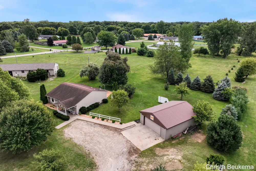 88 E Parmeter Road Ionia, MI 48846
