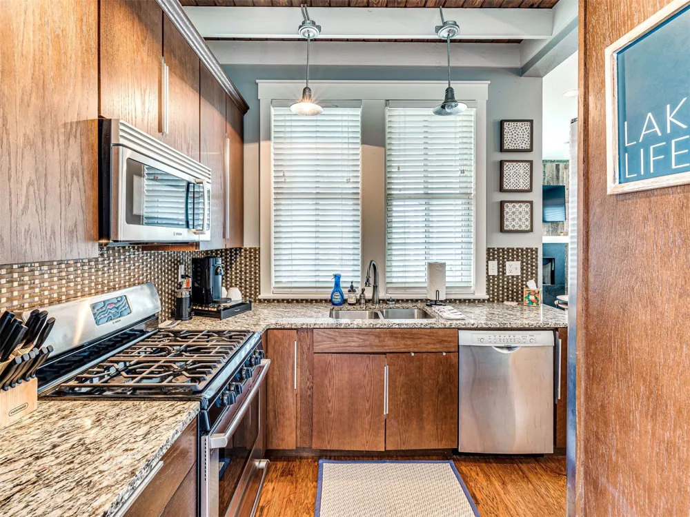 39 Boardwalk Street Carlton Landing, OK 74432