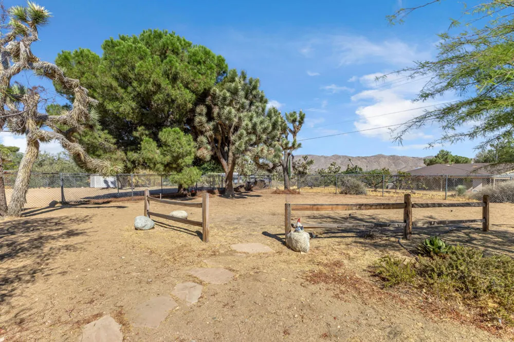 56616 Mountain View Trail Yucca Valley, CA 92284