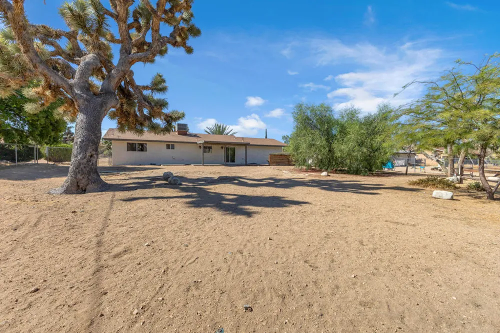 56616 Mountain View Trail Yucca Valley, CA 92284
