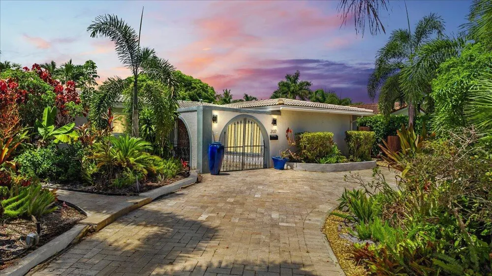 2137 NE 17TH AVENUE Wilton Manors, FL 33305