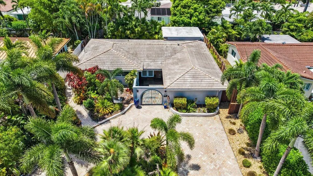 2137 NE 17TH AVENUE Wilton Manors, FL 33305