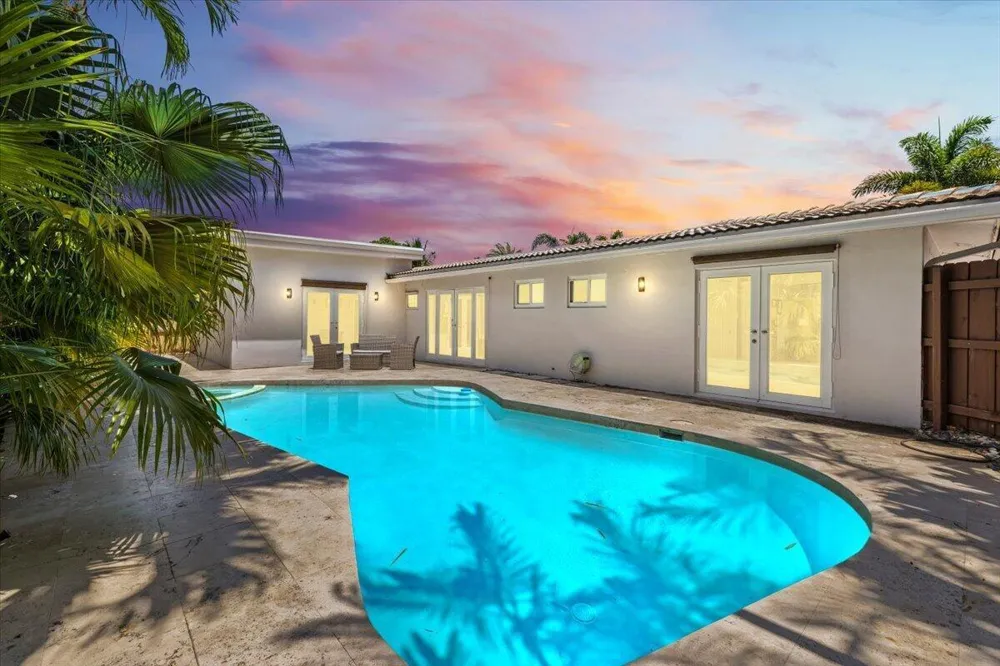 2137 NE 17TH AVENUE Wilton Manors, FL 33305