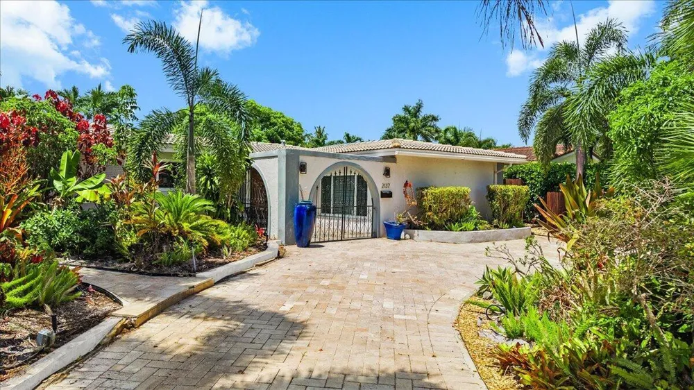 2137 NE 17TH AVENUE Wilton Manors, FL 33305