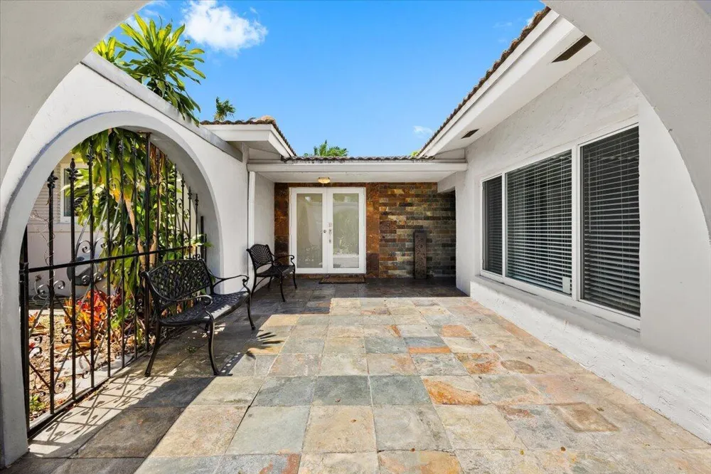 2137 NE 17TH AVENUE Wilton Manors, FL 33305