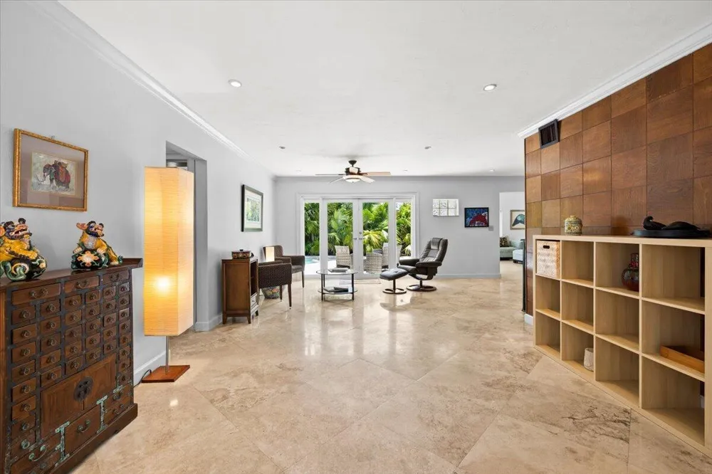 2137 NE 17TH AVENUE Wilton Manors, FL 33305