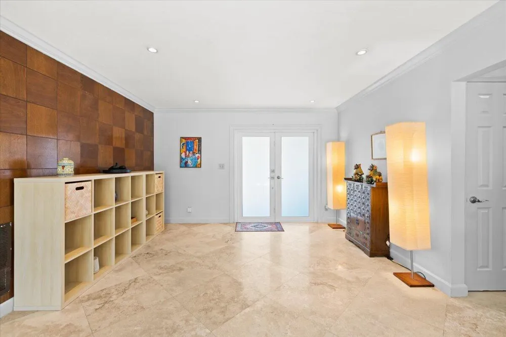 2137 NE 17TH AVENUE Wilton Manors, FL 33305
