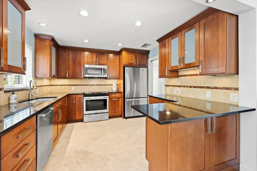 2137 NE 17TH AVENUE Wilton Manors, FL 33305