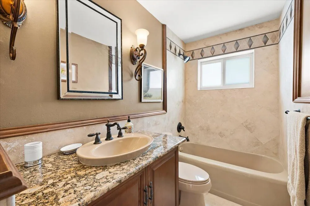 2137 NE 17TH AVENUE Wilton Manors, FL 33305