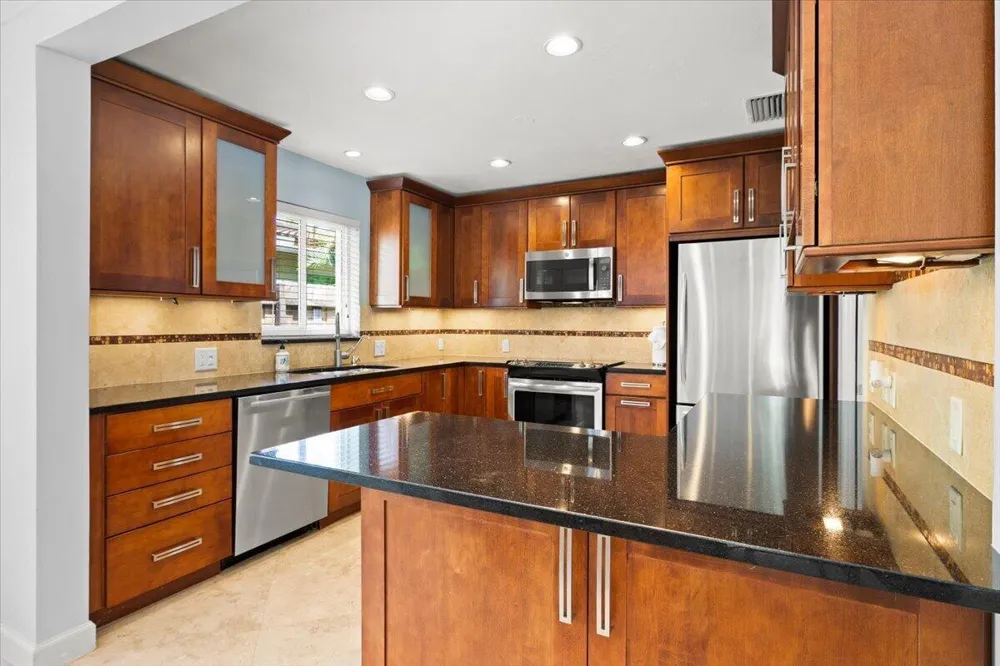 2137 NE 17TH AVENUE Wilton Manors, FL 33305