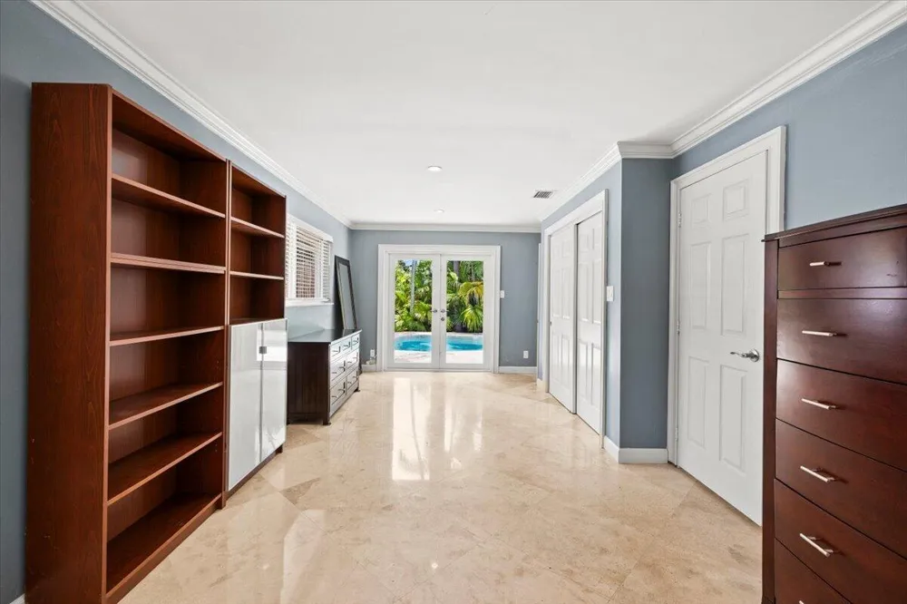 2137 NE 17TH AVENUE Wilton Manors, FL 33305