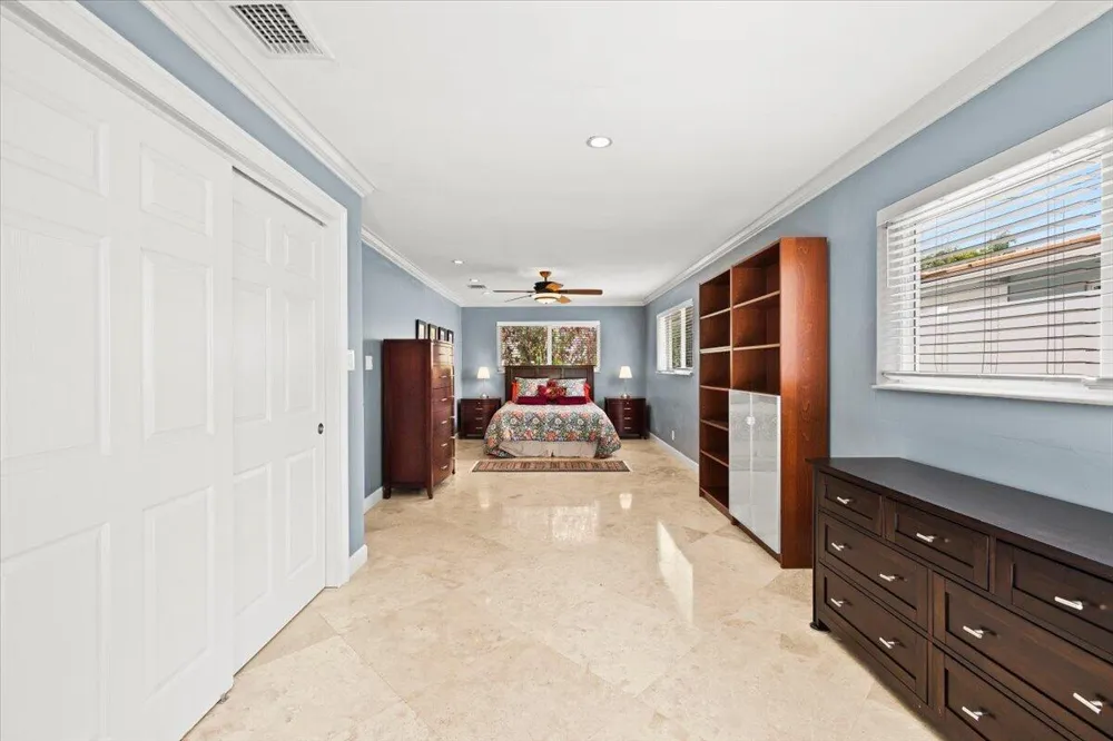 2137 NE 17TH AVENUE Wilton Manors, FL 33305