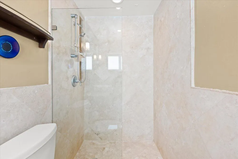 2137 NE 17TH AVENUE Wilton Manors, FL 33305