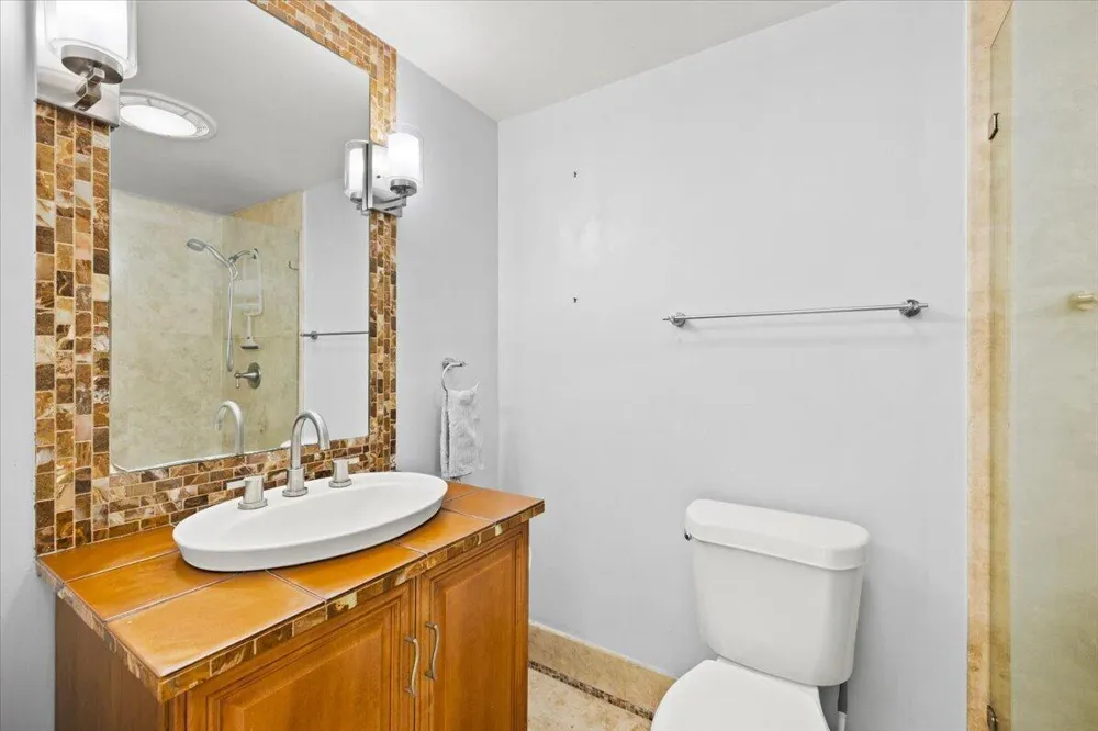 2137 NE 17TH AVENUE Wilton Manors, FL 33305