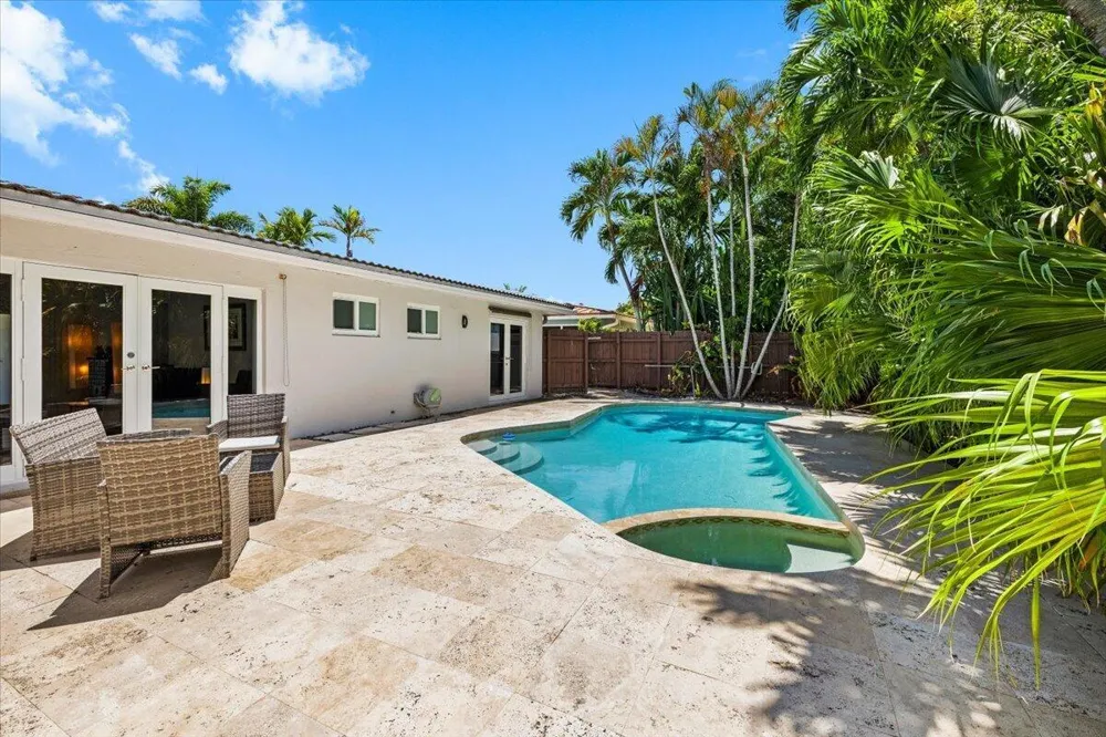 2137 NE 17TH AVENUE Wilton Manors, FL 33305