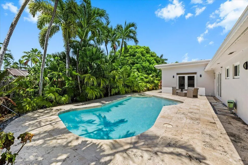 2137 NE 17TH AVENUE Wilton Manors, FL 33305