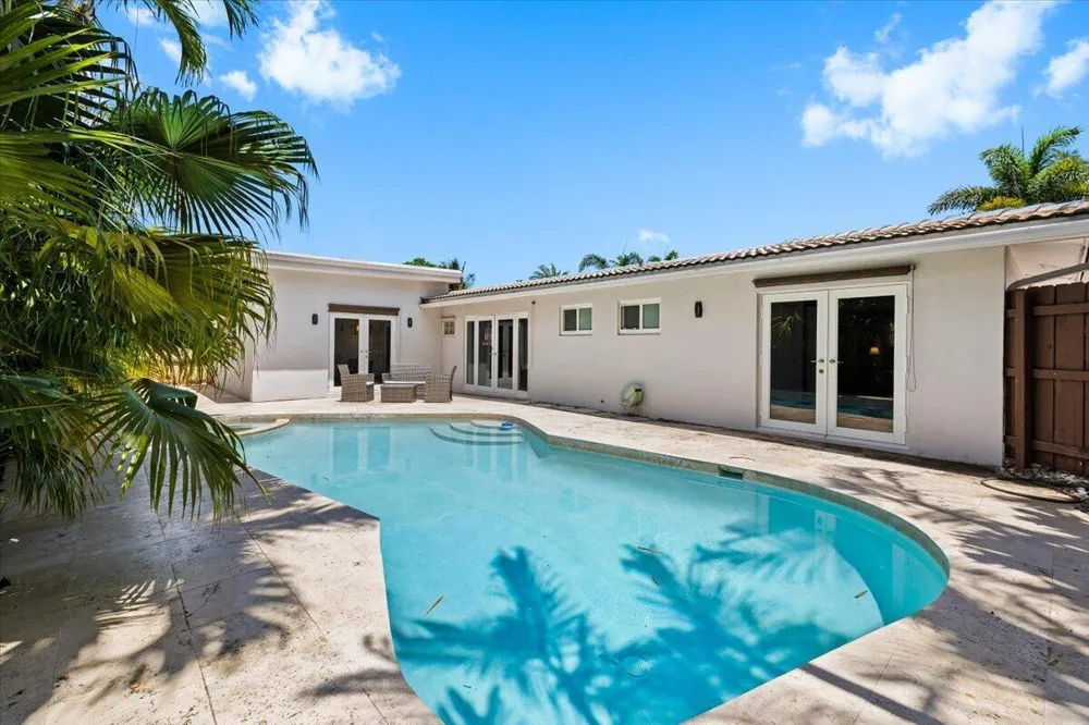 2137 NE 17TH AVENUE Wilton Manors, FL 33305