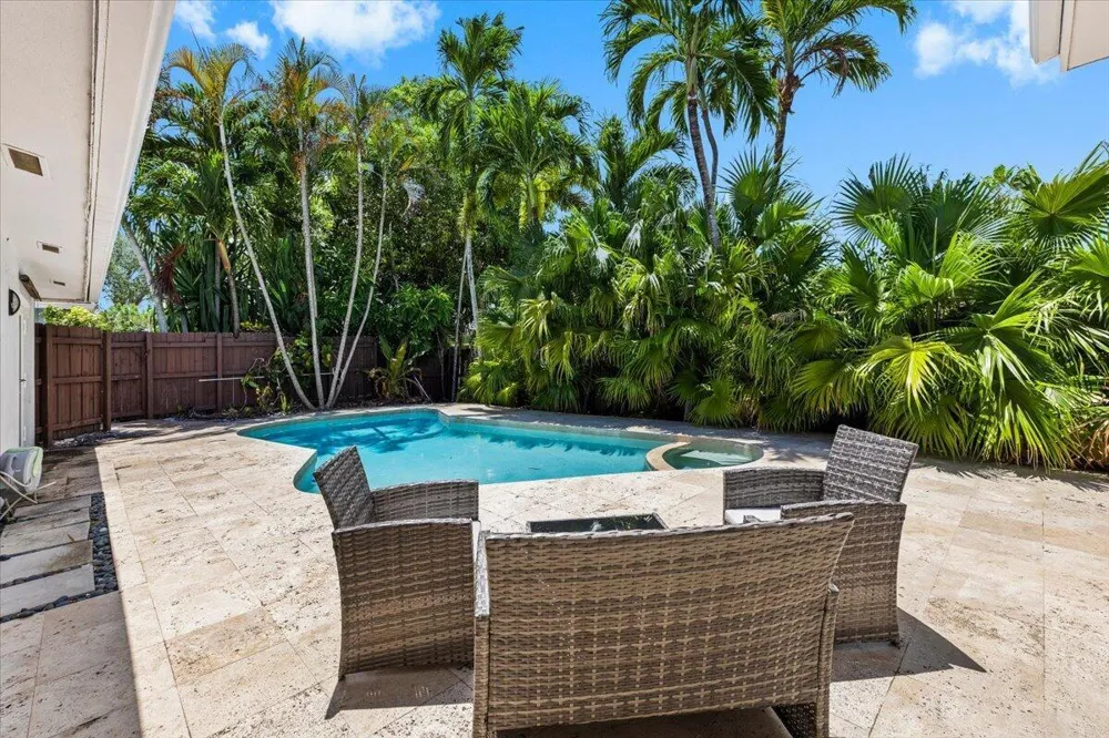 2137 NE 17TH AVENUE Wilton Manors, FL 33305