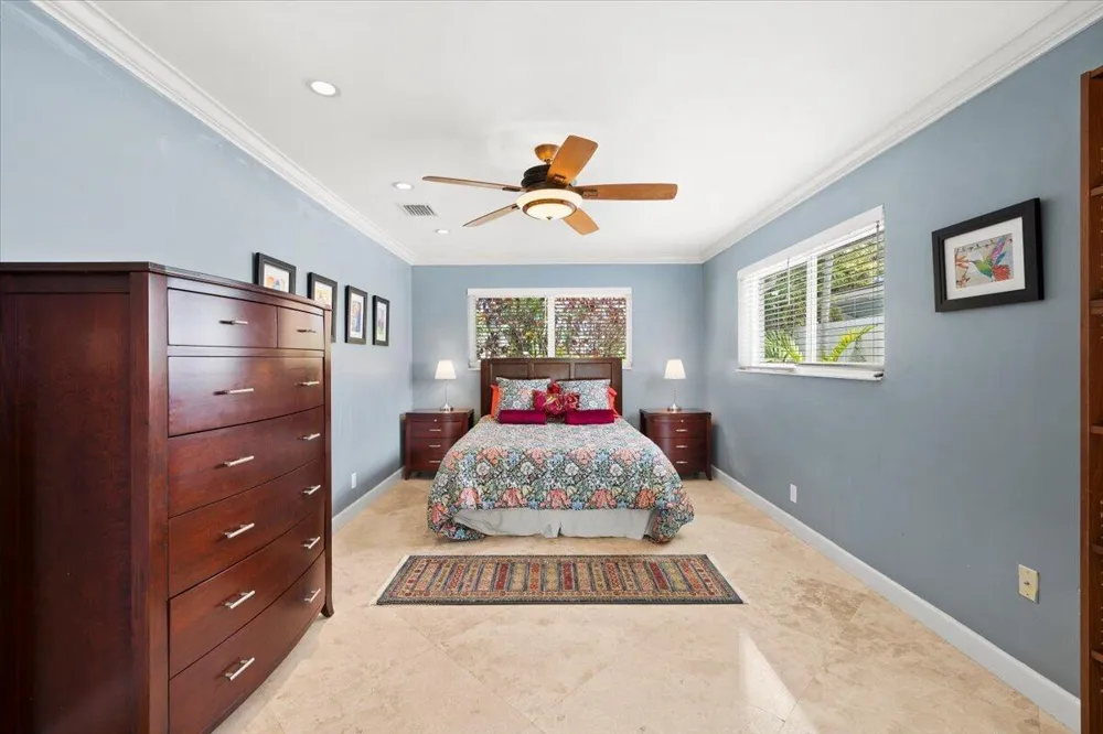 2137 NE 17TH AVENUE Wilton Manors, FL 33305