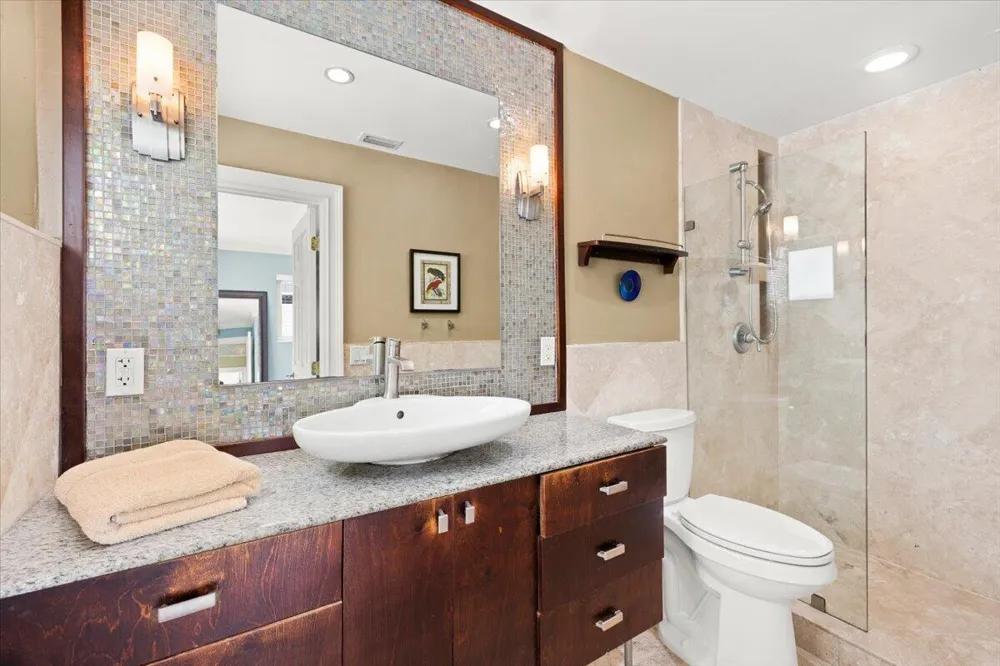 2137 NE 17TH AVENUE Wilton Manors, FL 33305