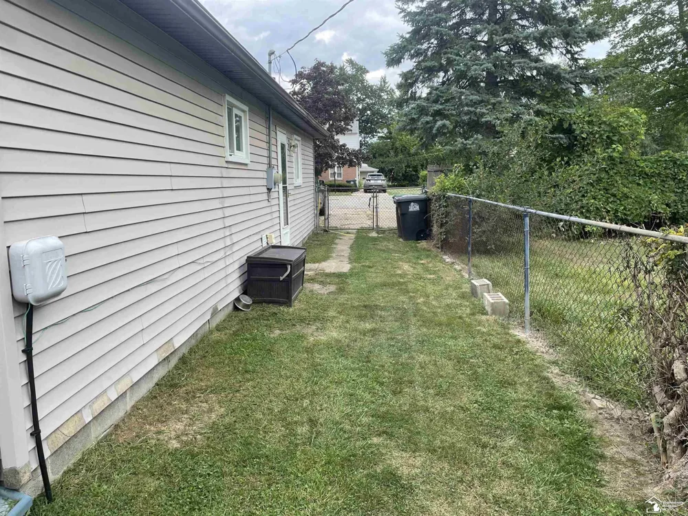 16956 Jackson Street Taylor City, MI 48180