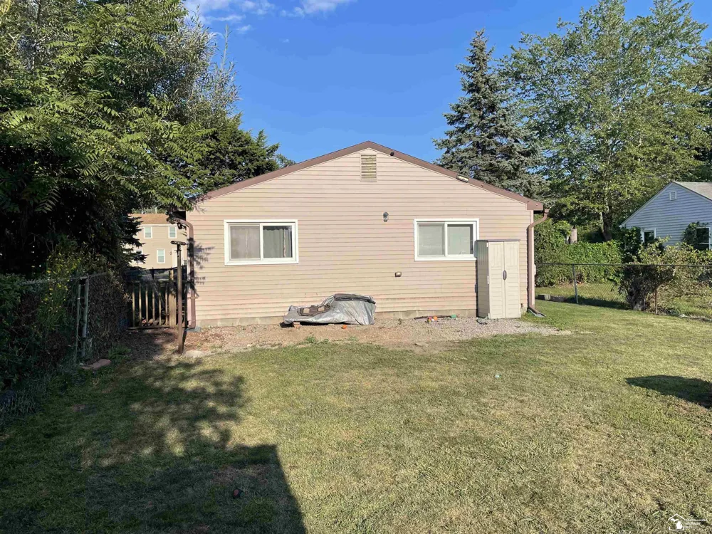 16956 Jackson Street Taylor City, MI 48180