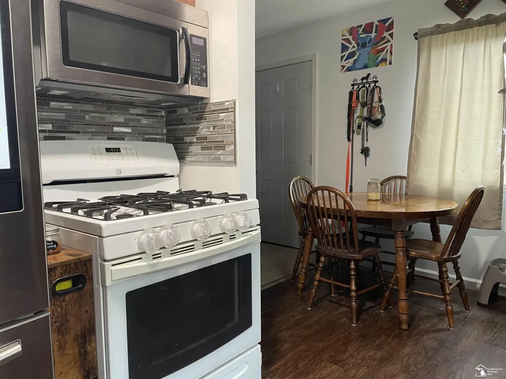 16956 Jackson Street Taylor City, MI 48180