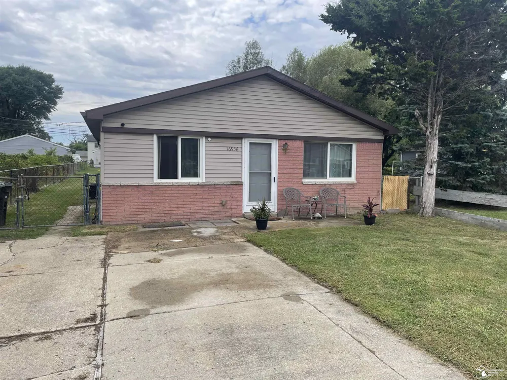 16956 Jackson Street Taylor City, MI 48180