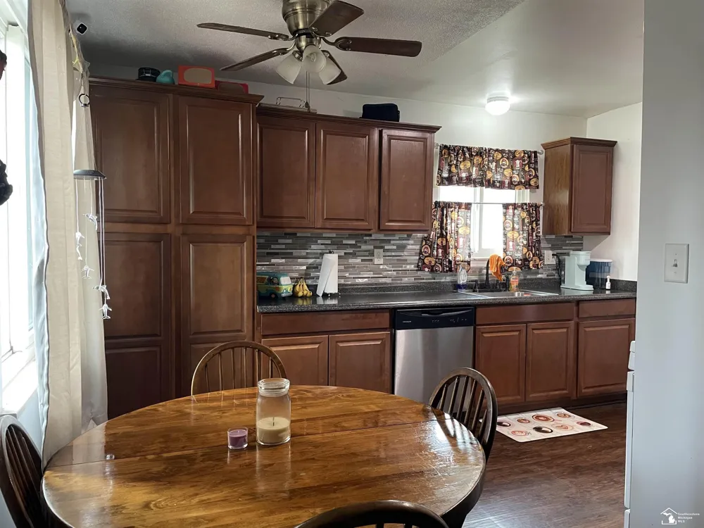16956 Jackson Street Taylor City, MI 48180