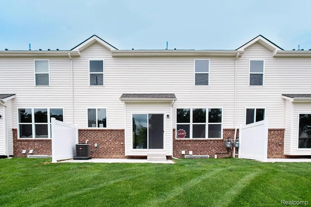 5 Grandview Circle #70 White Lake Charter Township, MI 48386